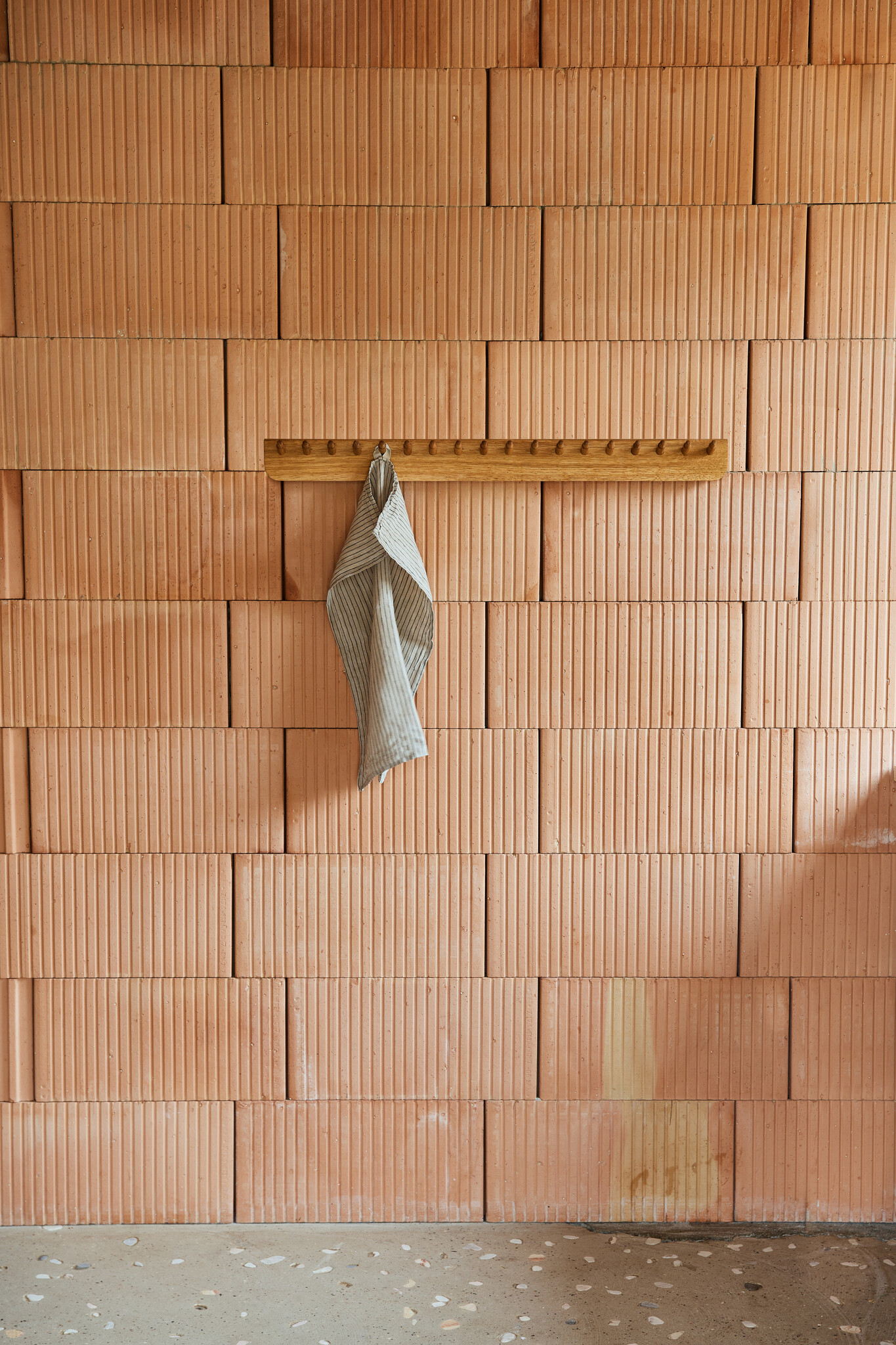 Form & Refine coat rack 'Echo' 88 - oak