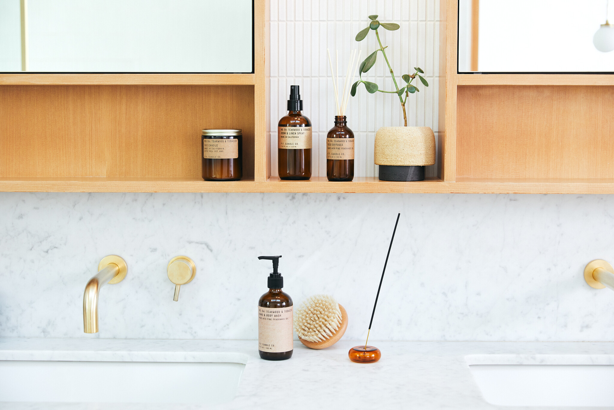 P.F.Candle & Co roomspray No.4 'Teakwood & Tobacco'