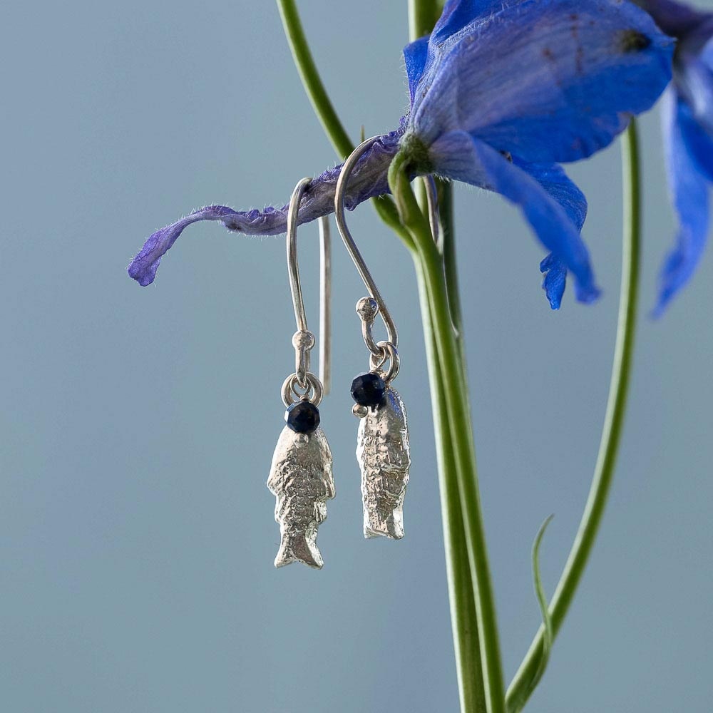 A Beautiful Story earrings 'Generous' fishes - lapis lazuli