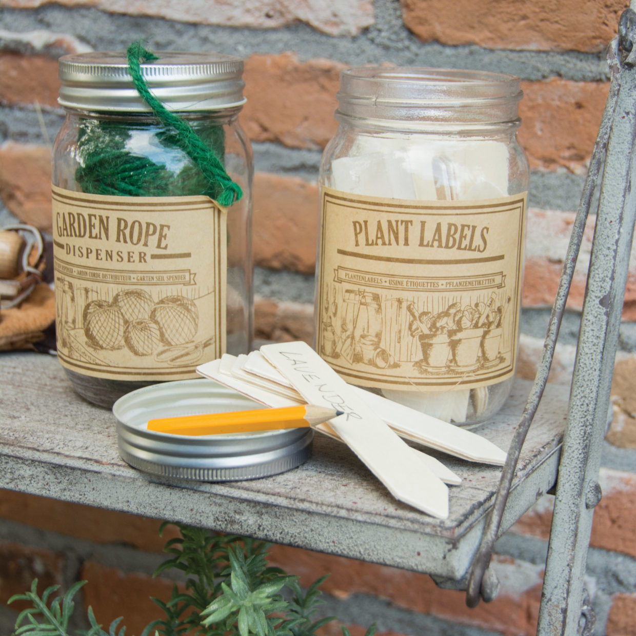 bewaarpot met plantenlabels