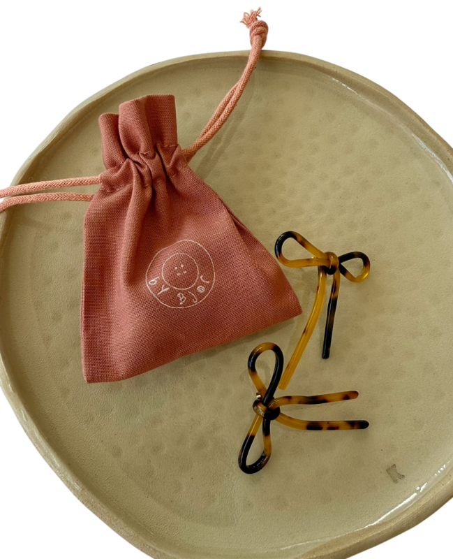 ByBjor earrings 'Bow' - brown