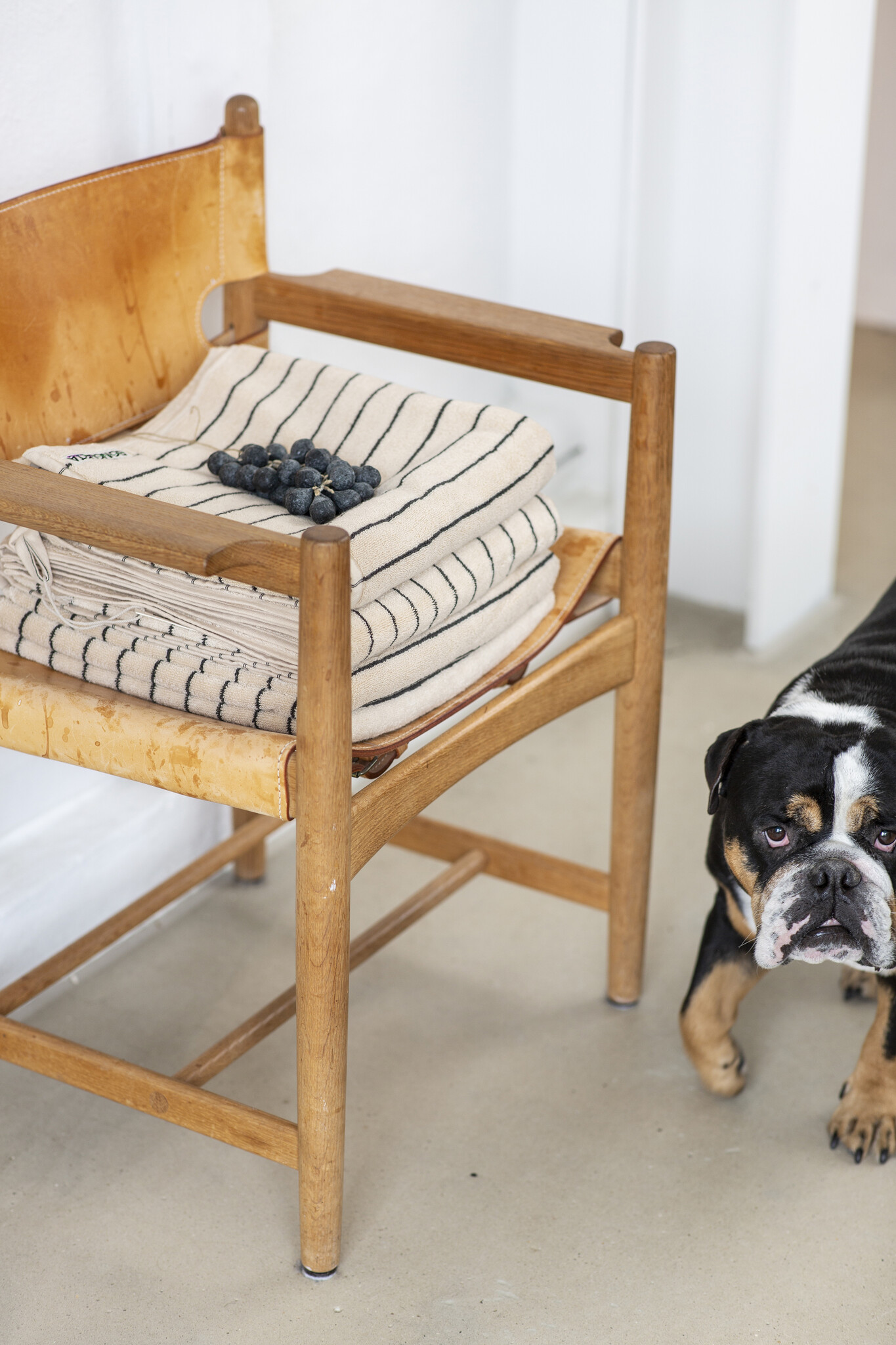 Bongusta towel 'Naram' - cream & ink