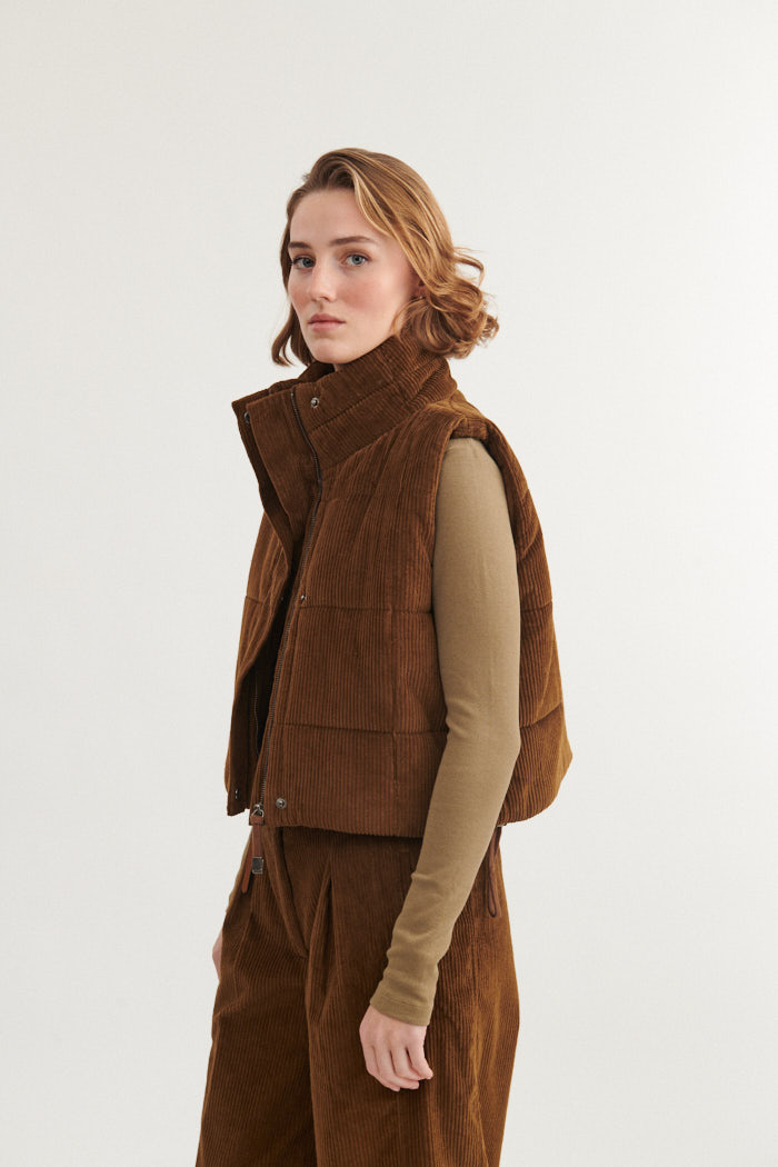 Basic Apparel bodywarmer 'Isa' katoen - desert palm