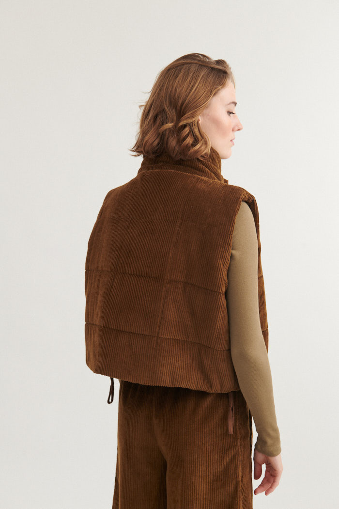 Basic Apparel bodywarmer 'Isa' katoen - desert palm