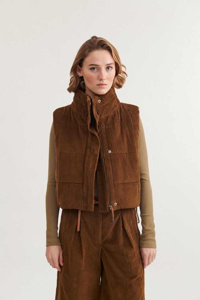 Basic Apparel bodywarmer 'Isa' katoen - desert palm