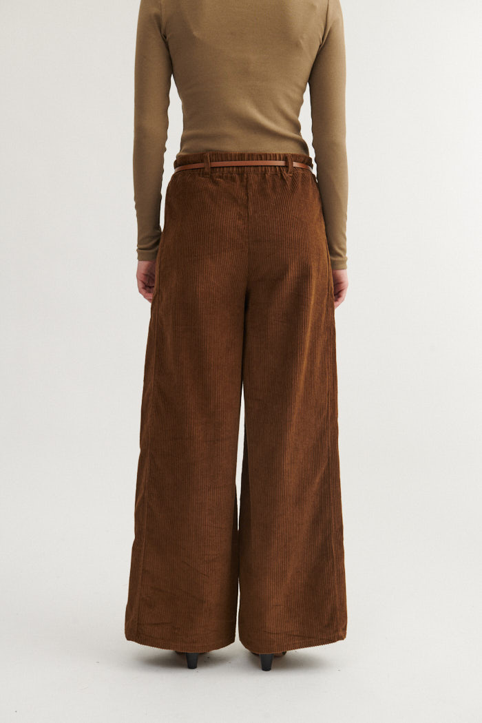 Basic Apparel broek 'Isa' katoen - desert palm