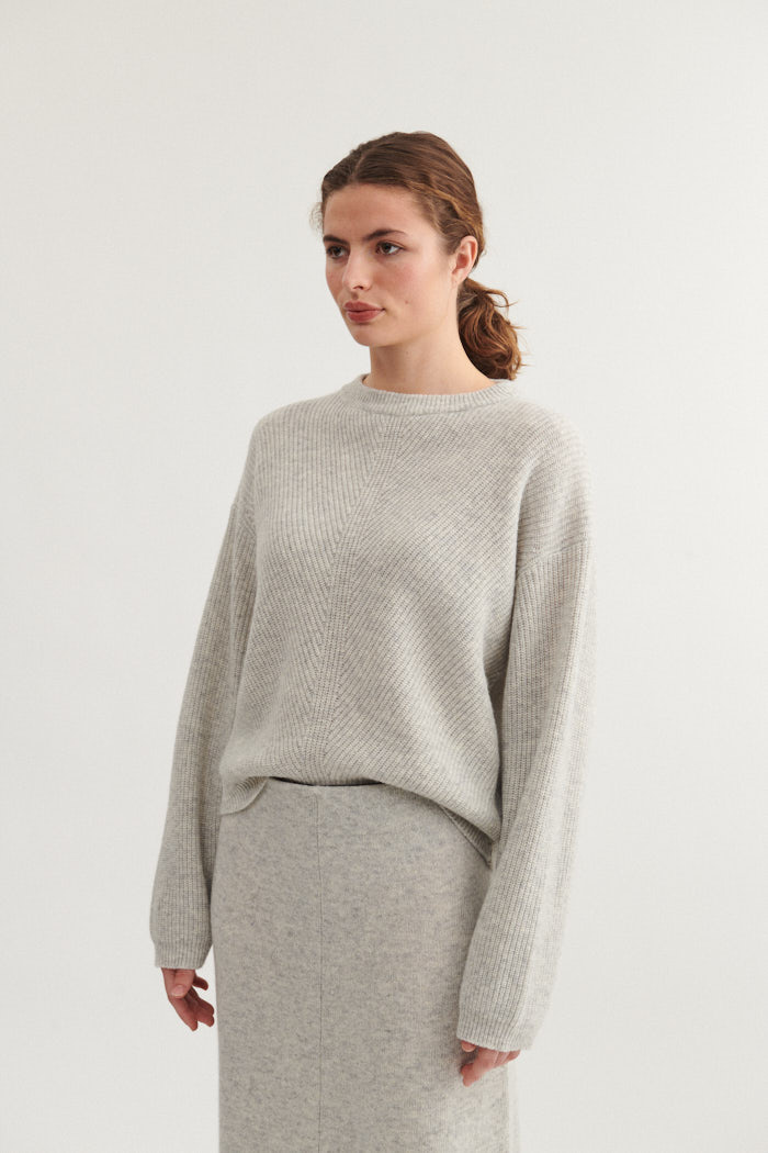 Basic Apparel O-neck 'Line' - licht grijs