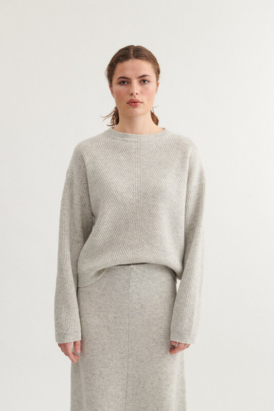 Basic Apparel O-neck 'Line' - licht grijs
