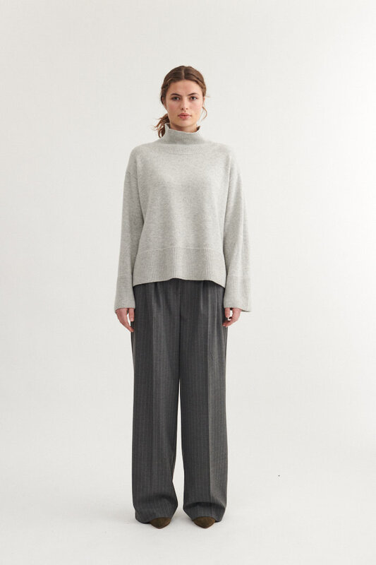 Basic Apparel turtle-trui 'Cady' - licht grijs