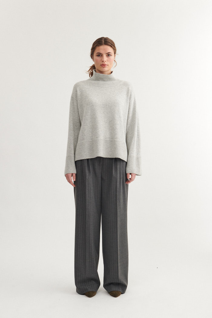 Basic Apparel t-neck 'Cady' - licht grijs