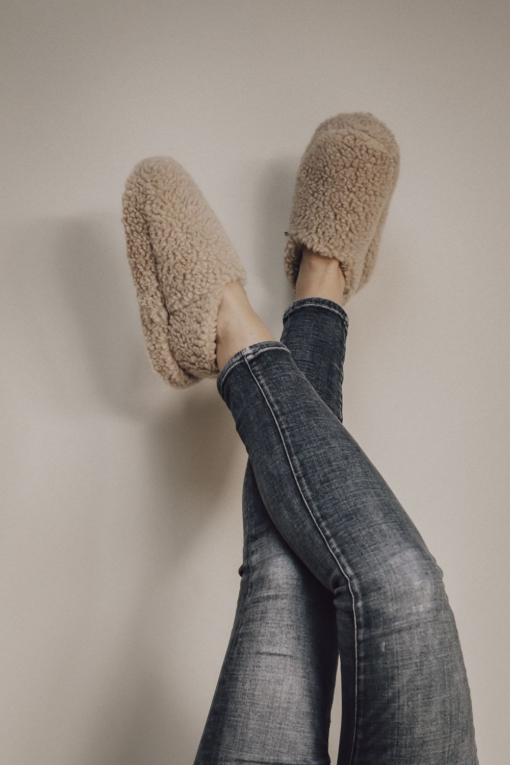 Alwero sloffen 'Siberian' wol - beige