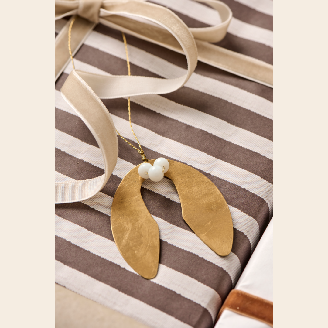 IBLaursen ornament mistletoe 'Gloria' pearl - brass