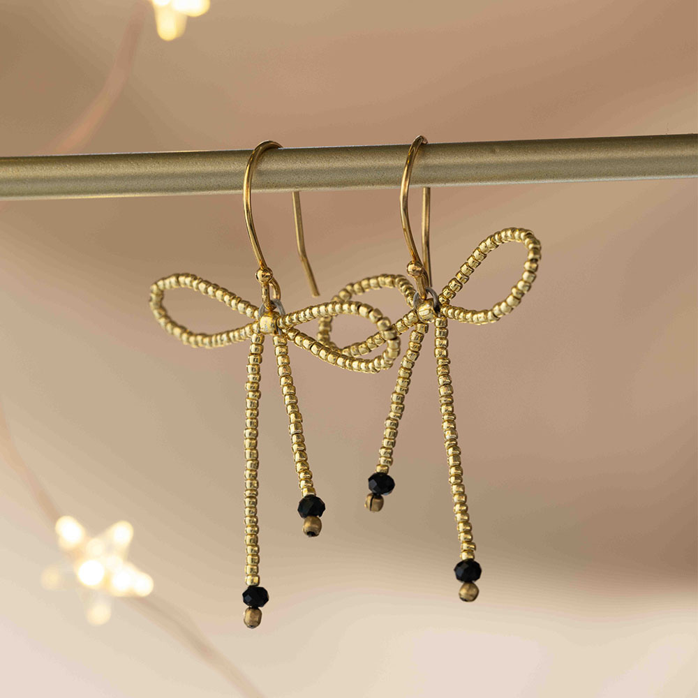 A Beautiful Story oorbellen 'Bow' - onyx goud