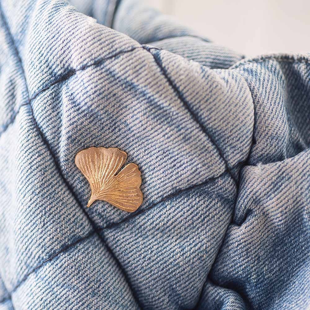 A Beautiful Story broche 'Gingko'  - goud