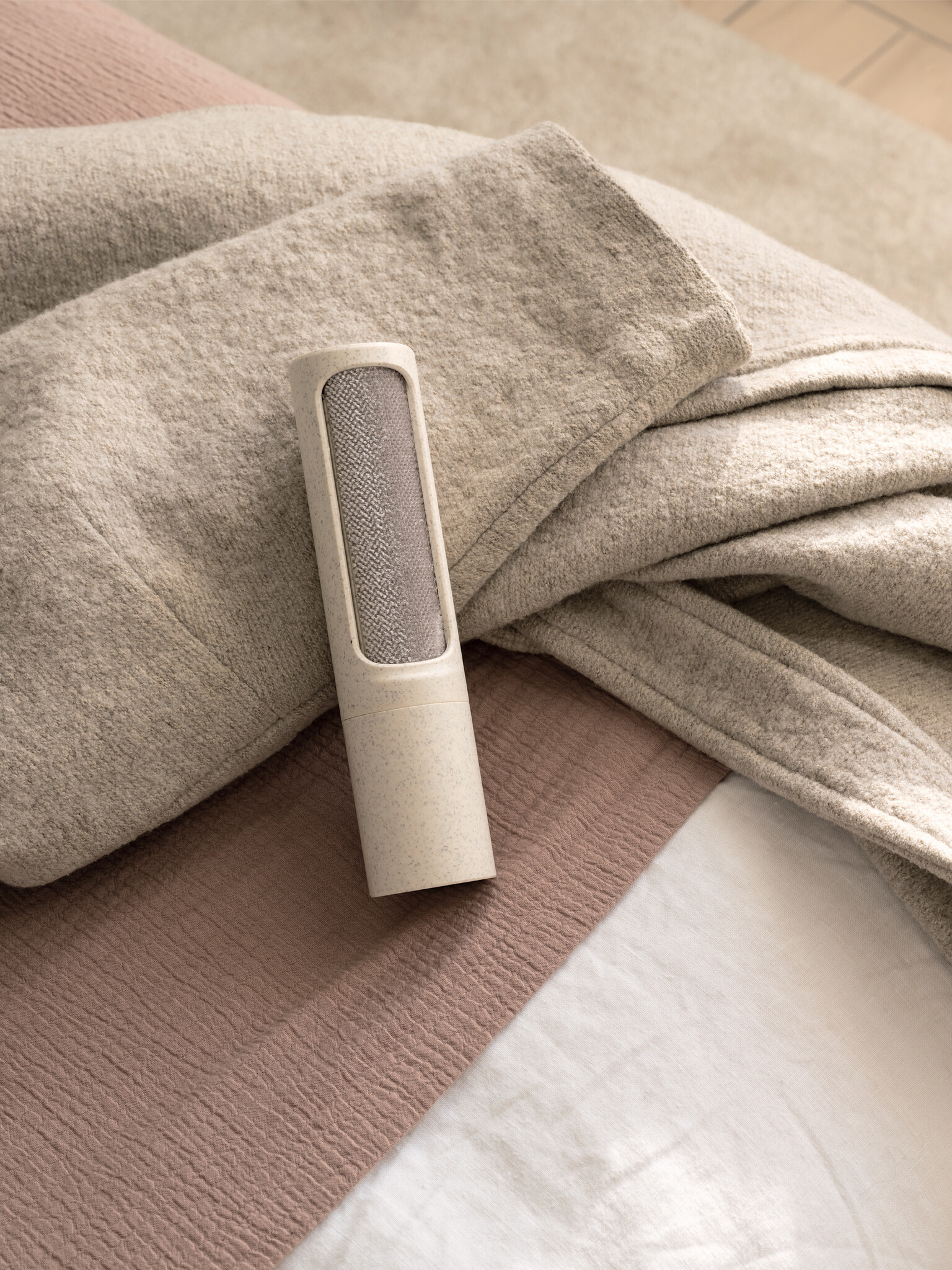 Steamery Stockholm lint brush - sand