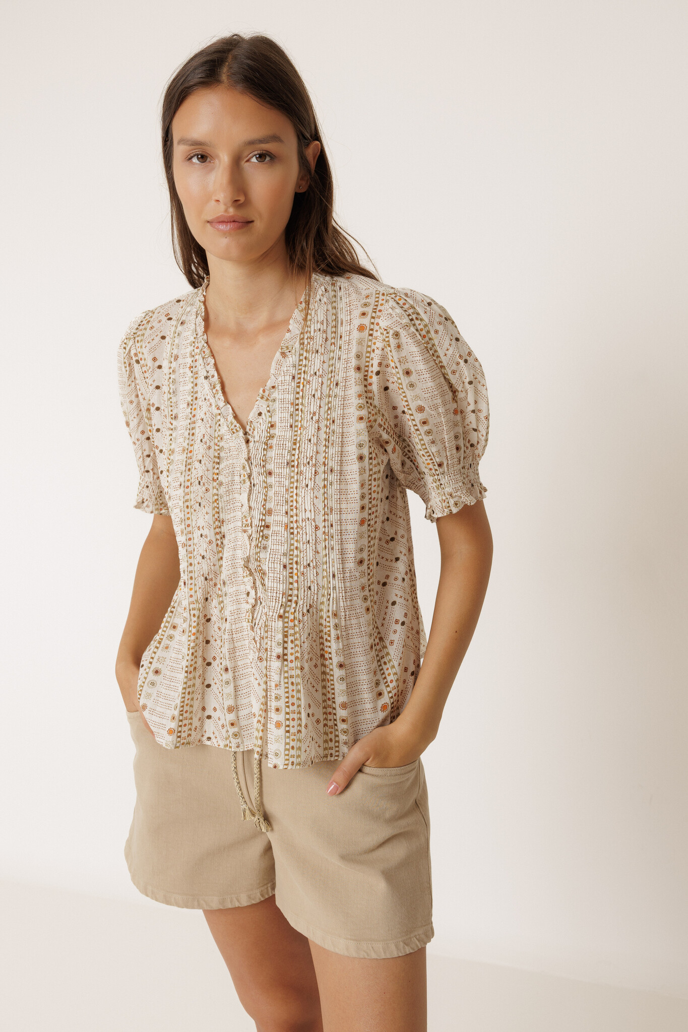 Indi & Cold blouse 'Ruffle' katoen - ecru