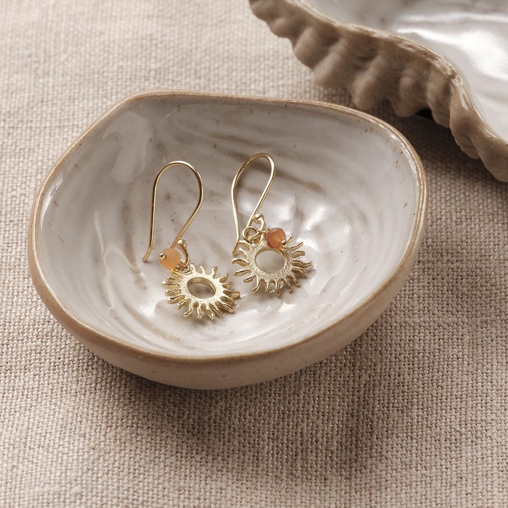 A Beautiful Story oorbellen 'Generous' zon - carneool