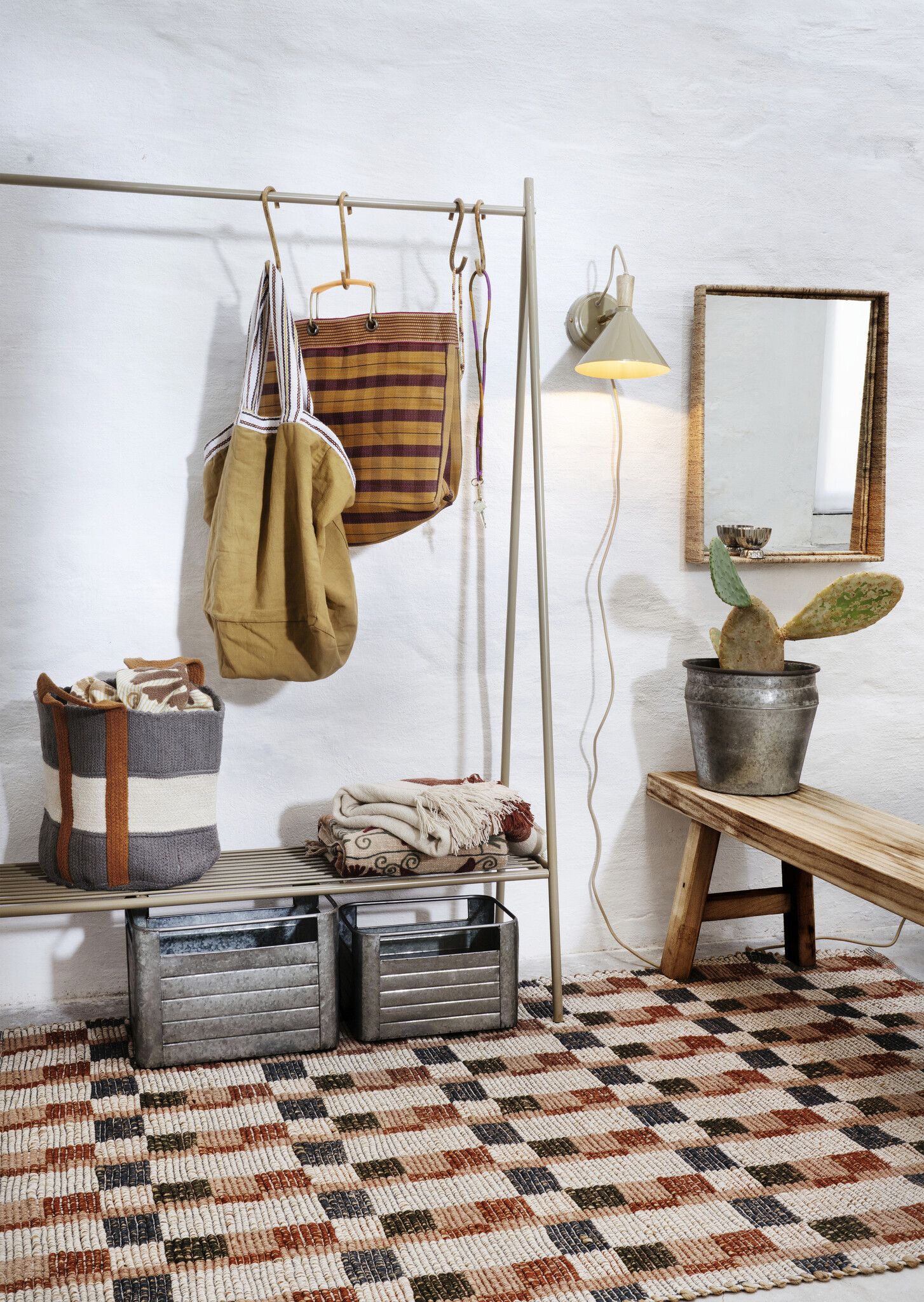 Madam Stoltz bench 'Träbänk' - palownia wood