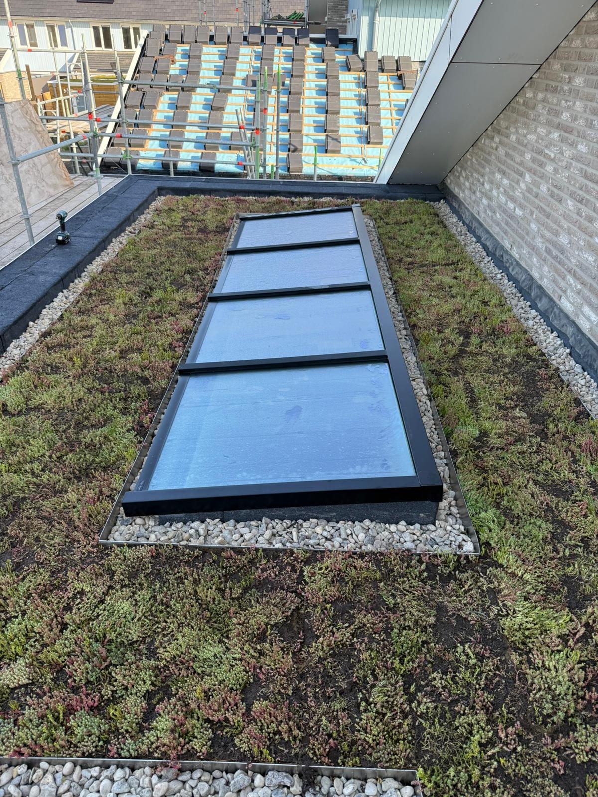 Aluminium lichtstraat op groendak