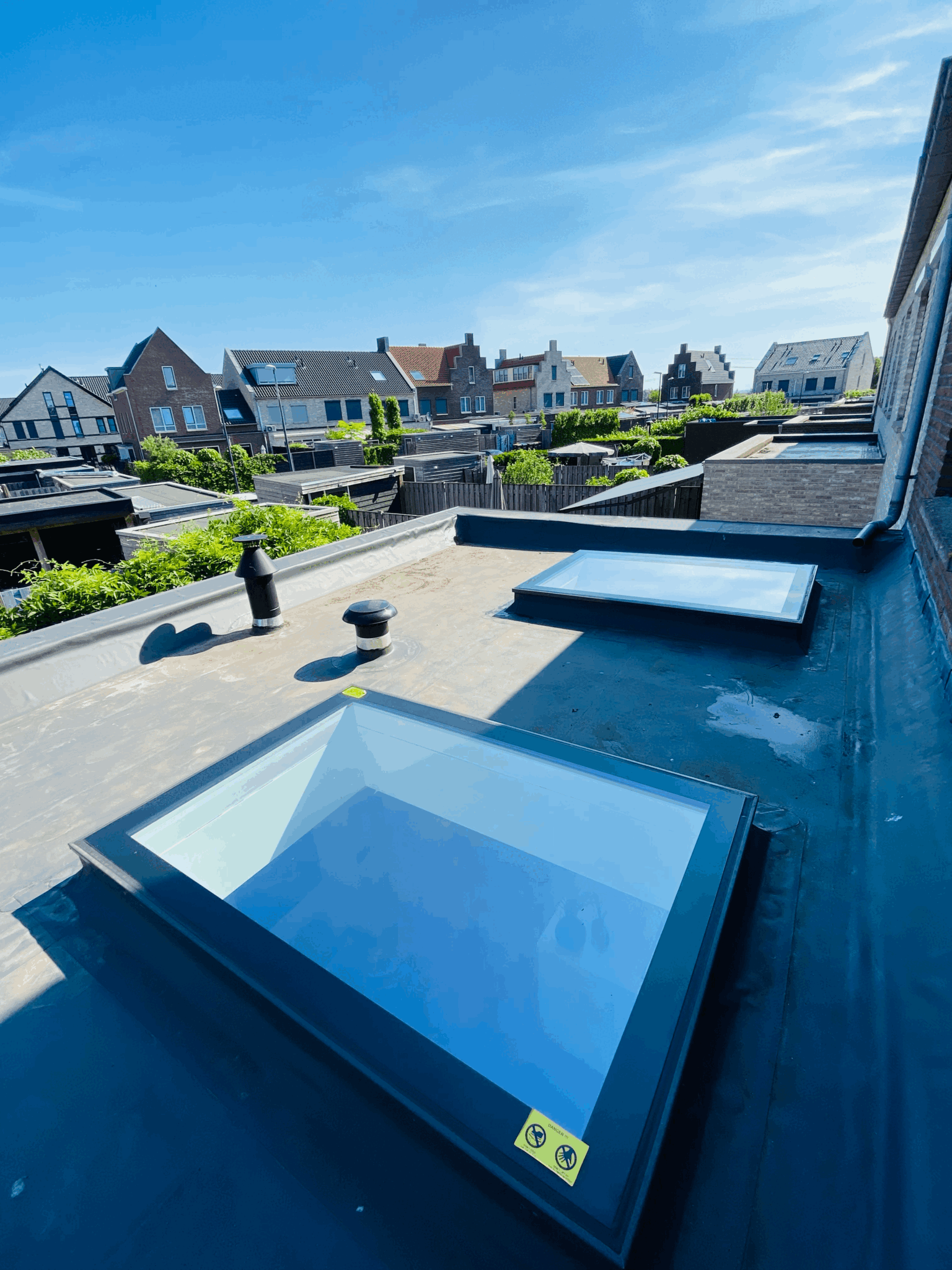 Intura PGX A1 platdakraam op een modern plat dak