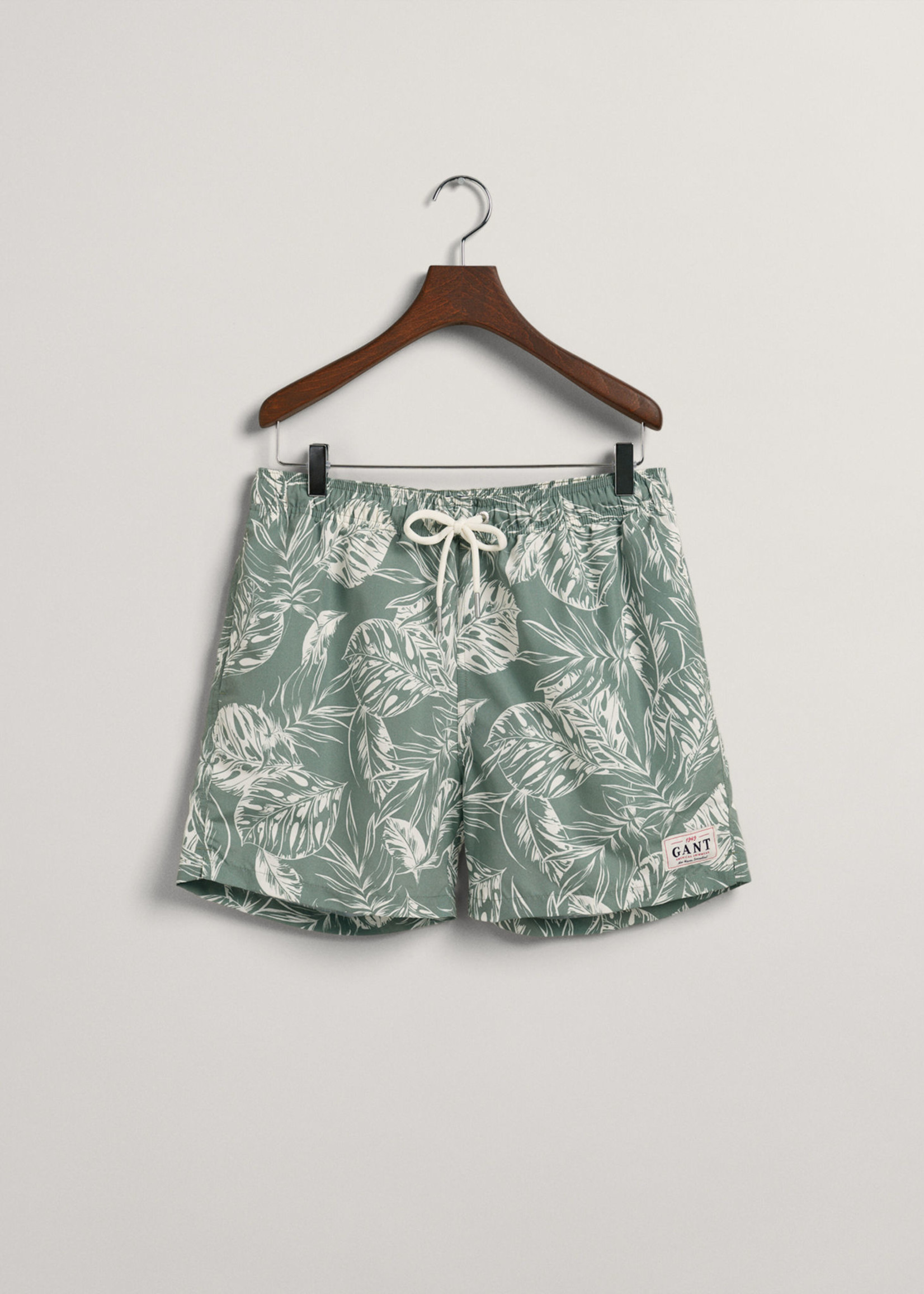 GANT Short de bain classic fit à imprimé Tropical Leaves - Kalamata Green