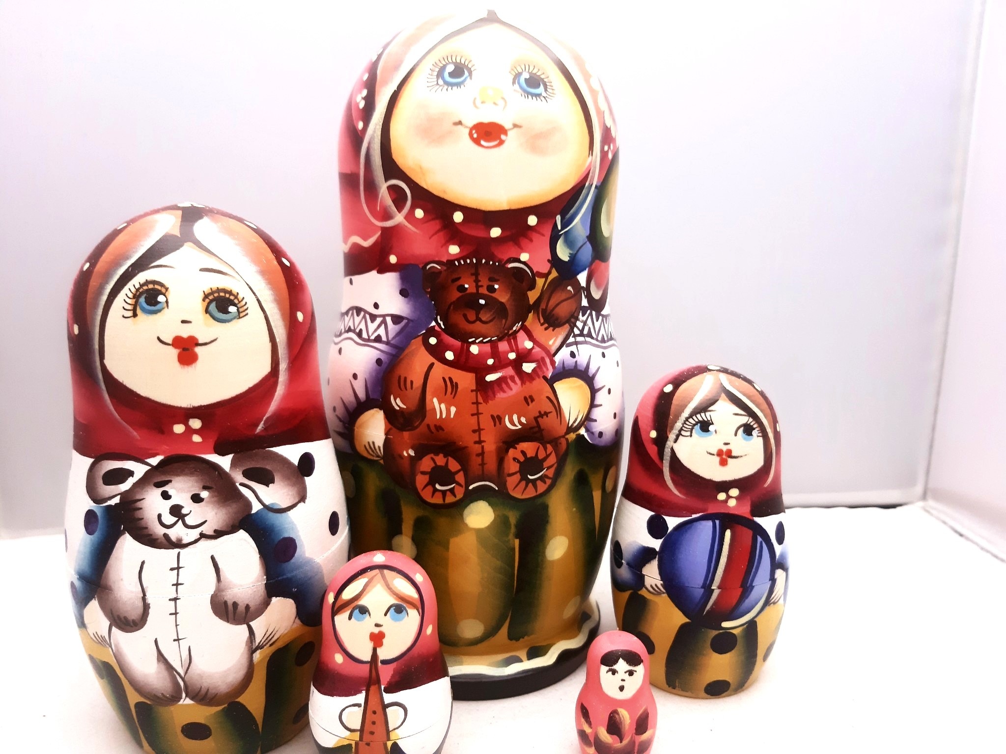 russian nesting dolls in russian