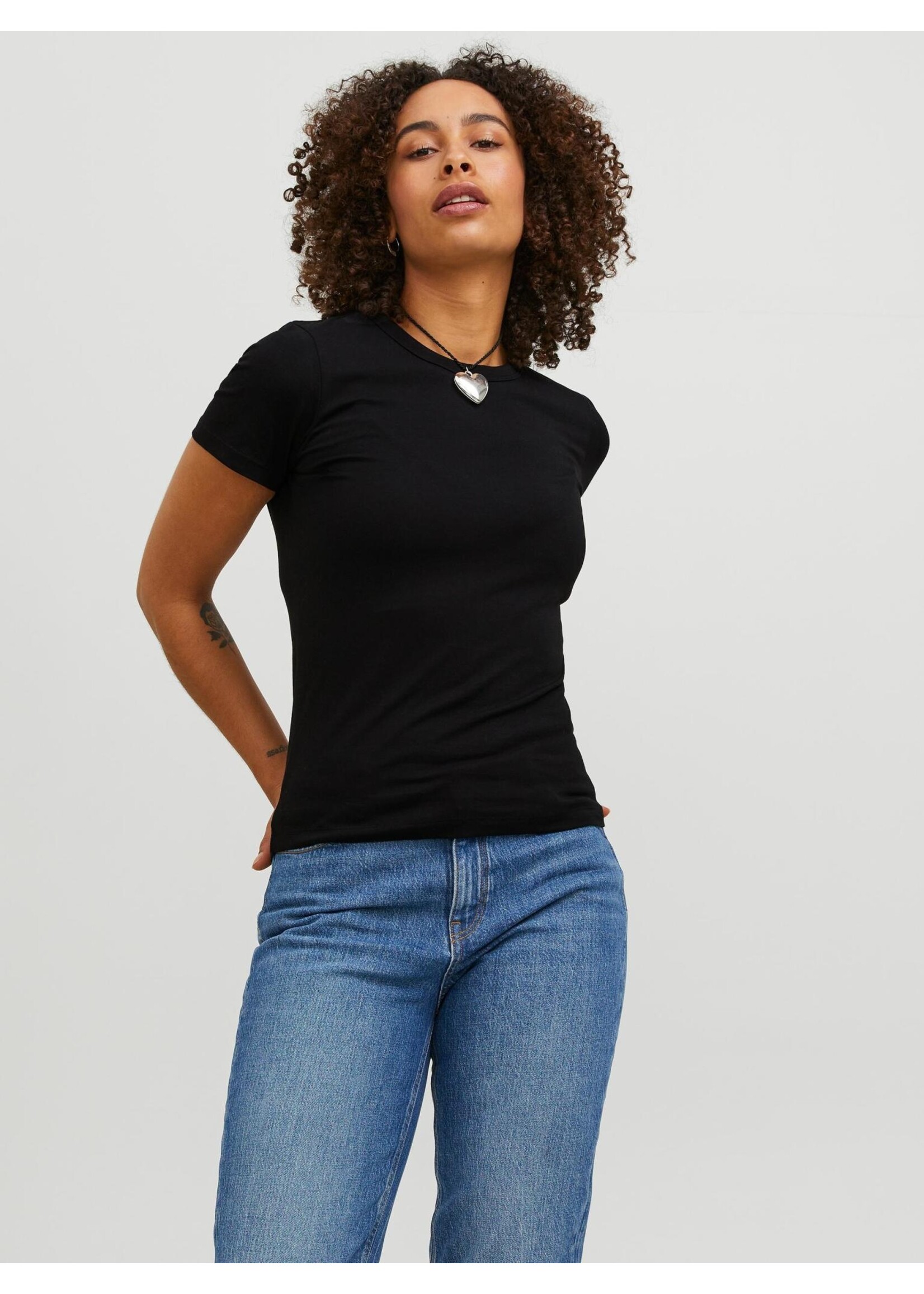 JXGIGI TEE - BLACK