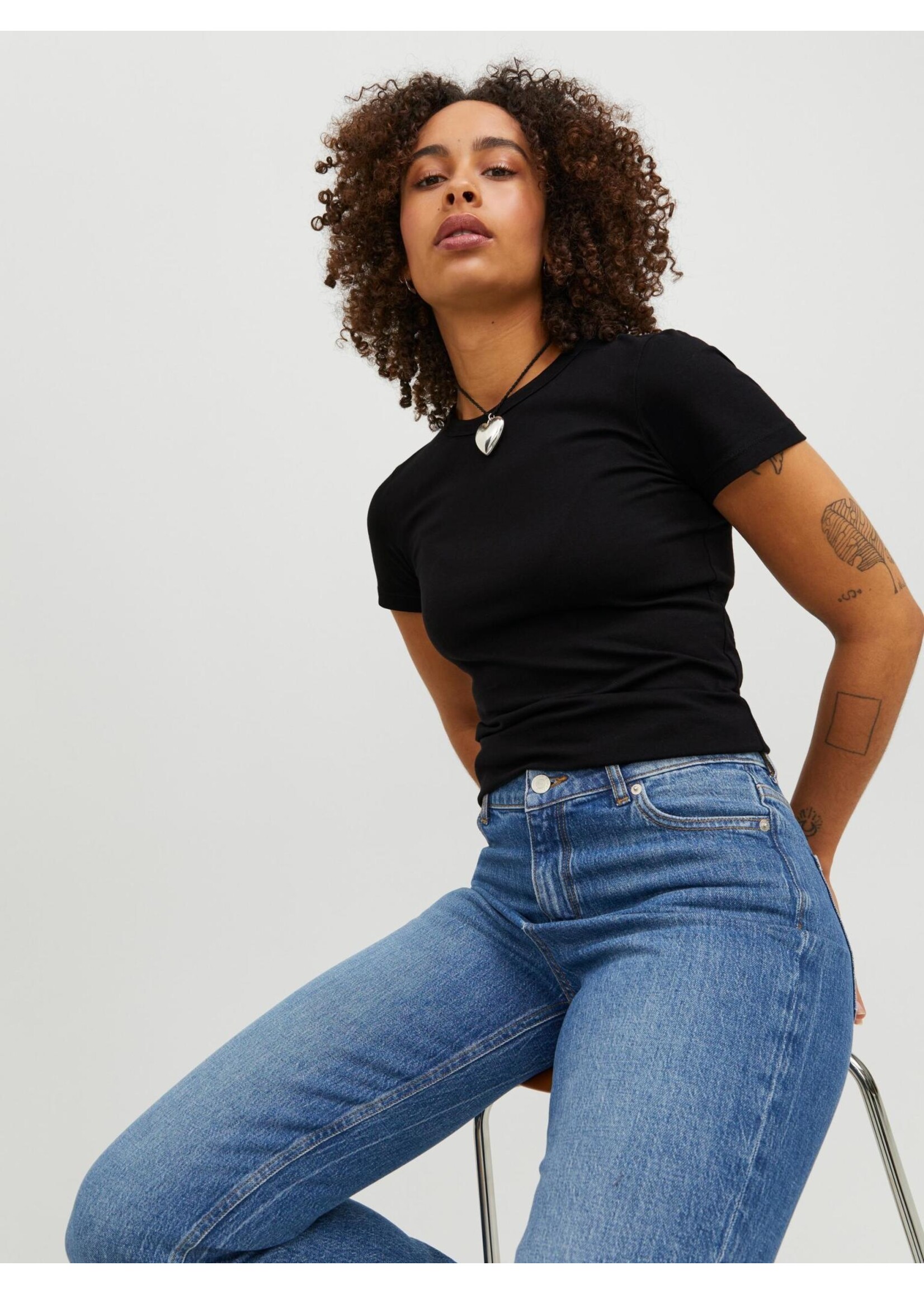 JXGIGI TEE - BLACK