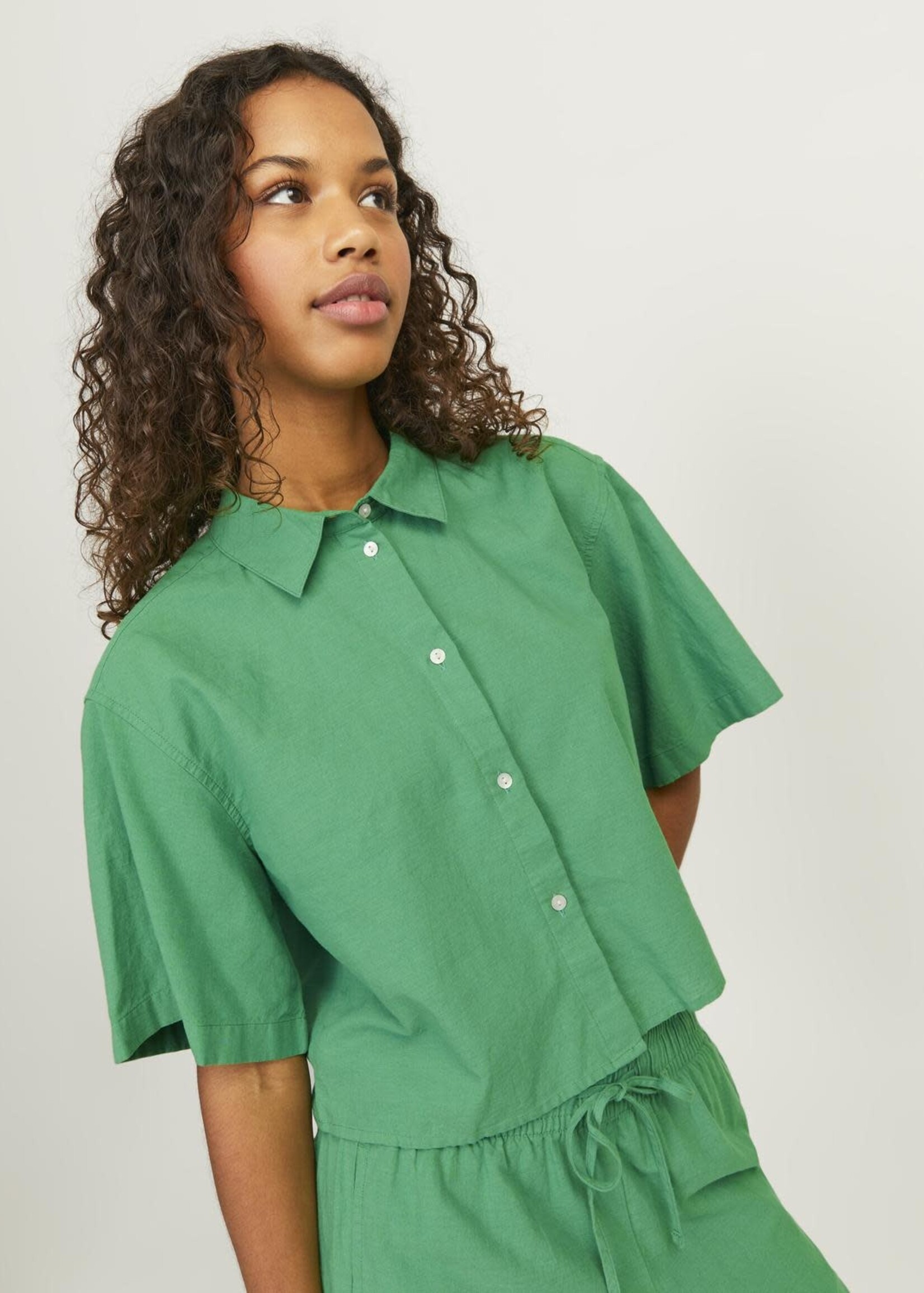 JJXX JXLULU CROPPED LINE BLEND SHIRT - MEDIUM GREEN