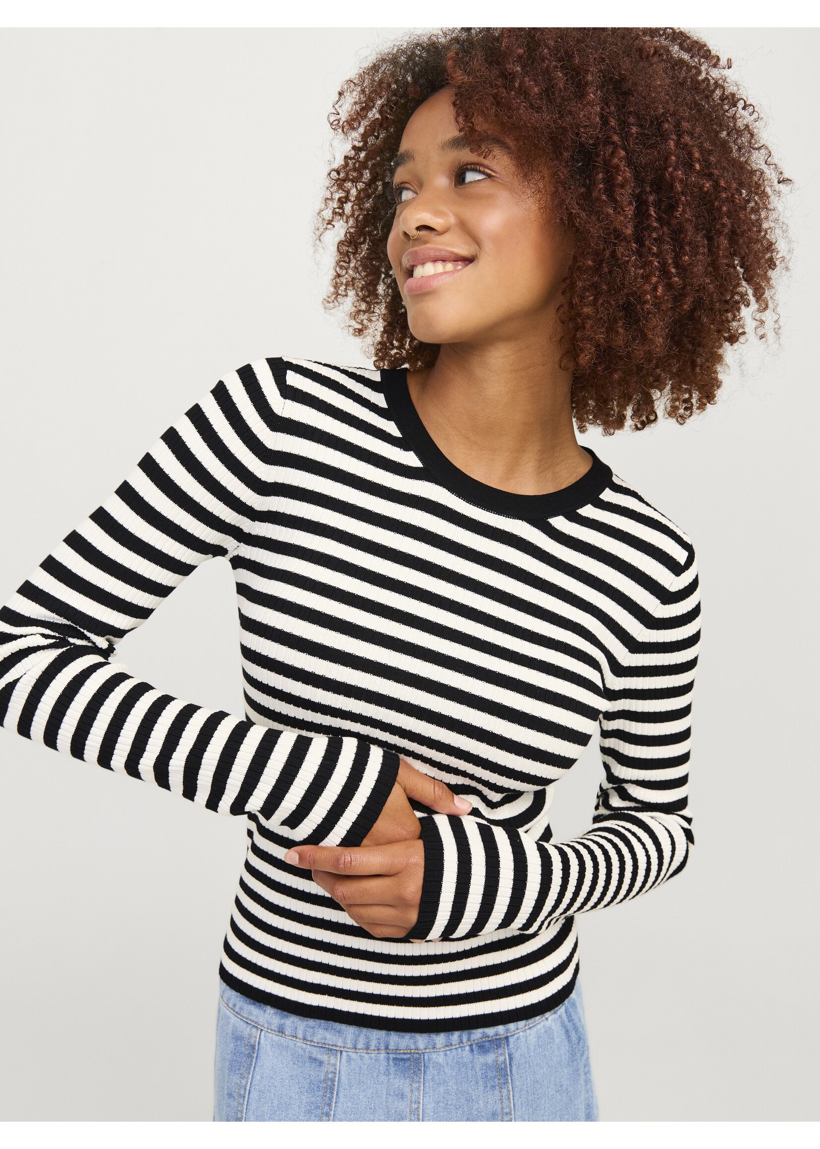 JXJODI TIGHT STRIPE CREW NECK KNIT - CLOUD DANCER