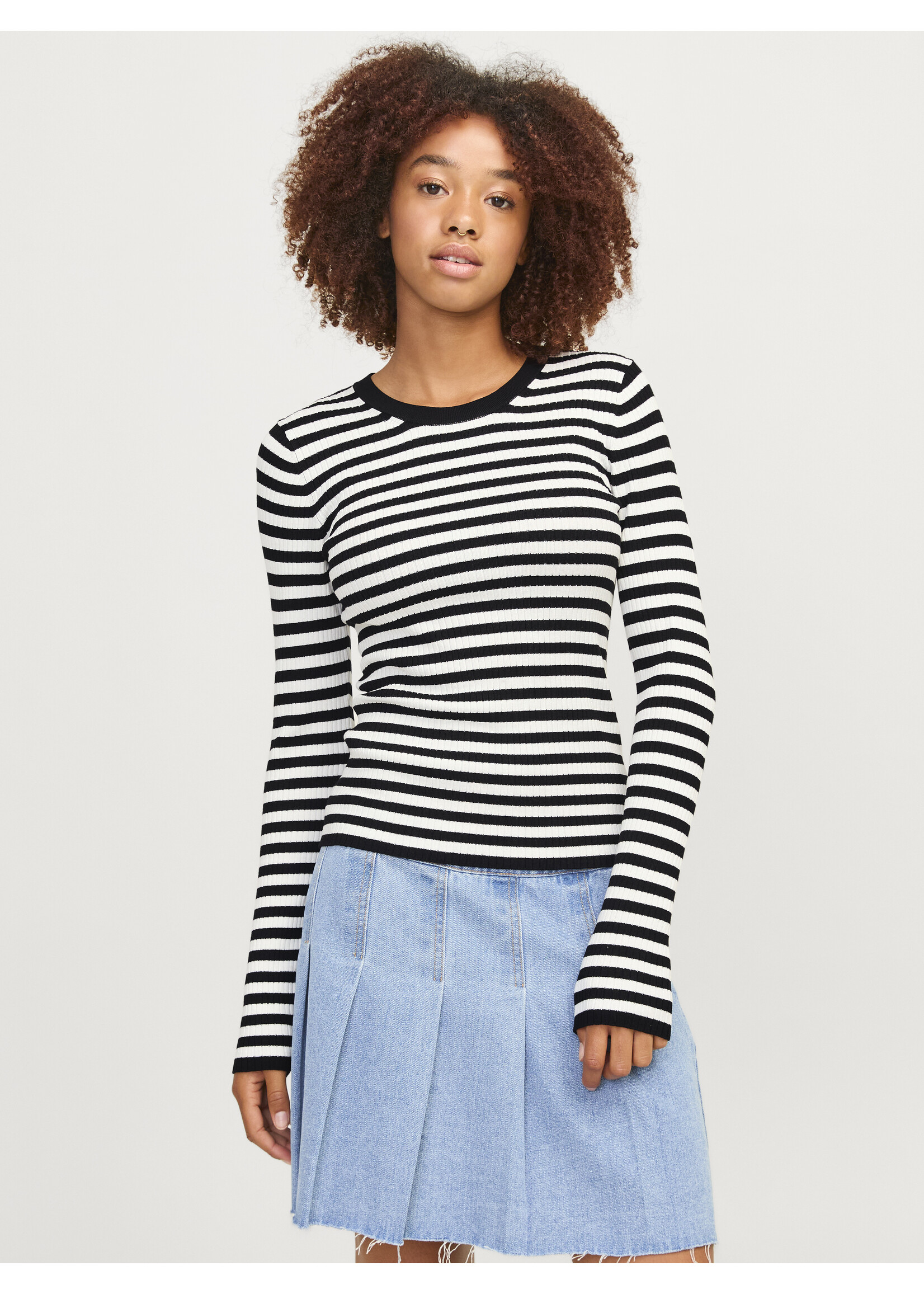 JXJODI TIGHT STRIPE CREW NECK KNIT - CLOUD DANCER