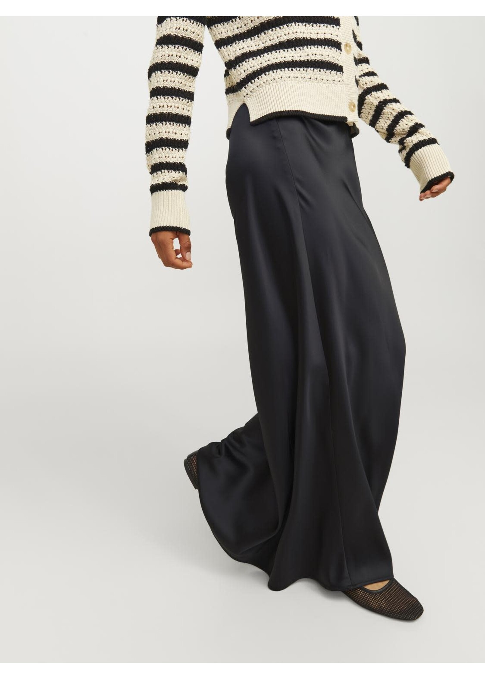 JXEVA SATIN MAXI SKIRT - BLACK