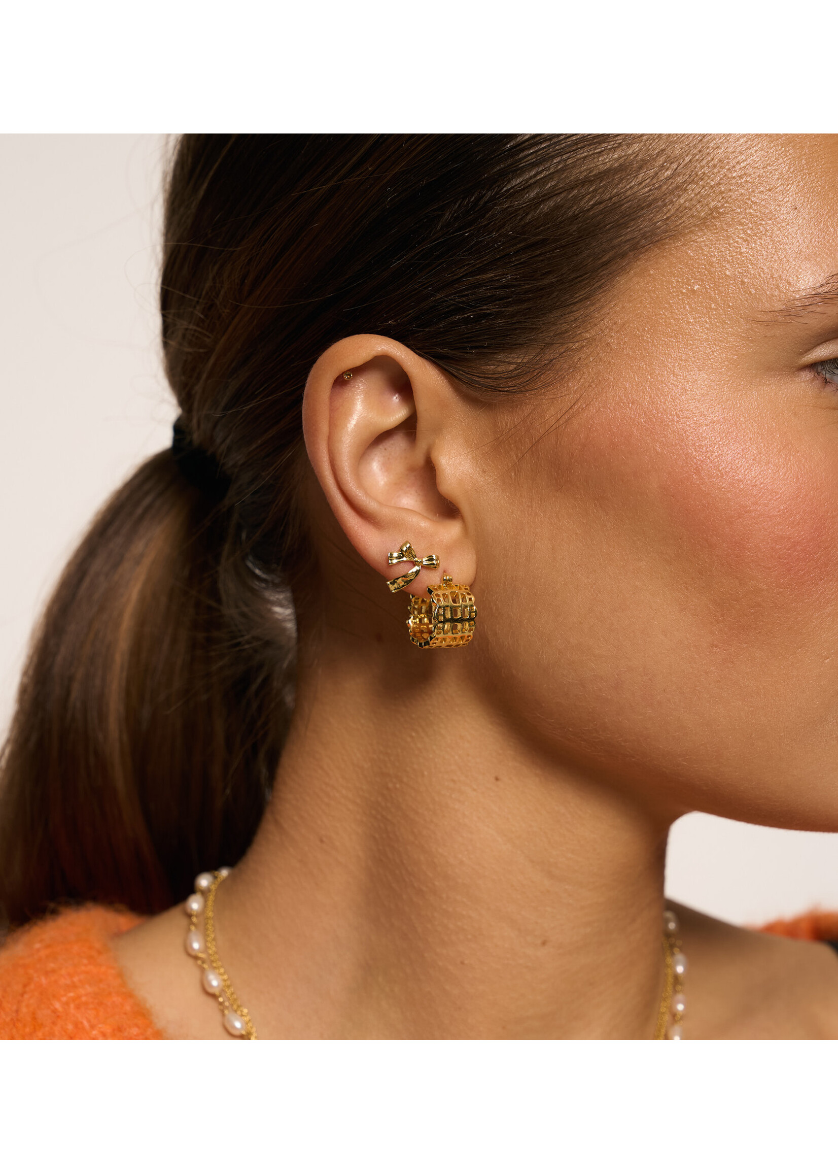 anna+nina Single small bow stud - gold