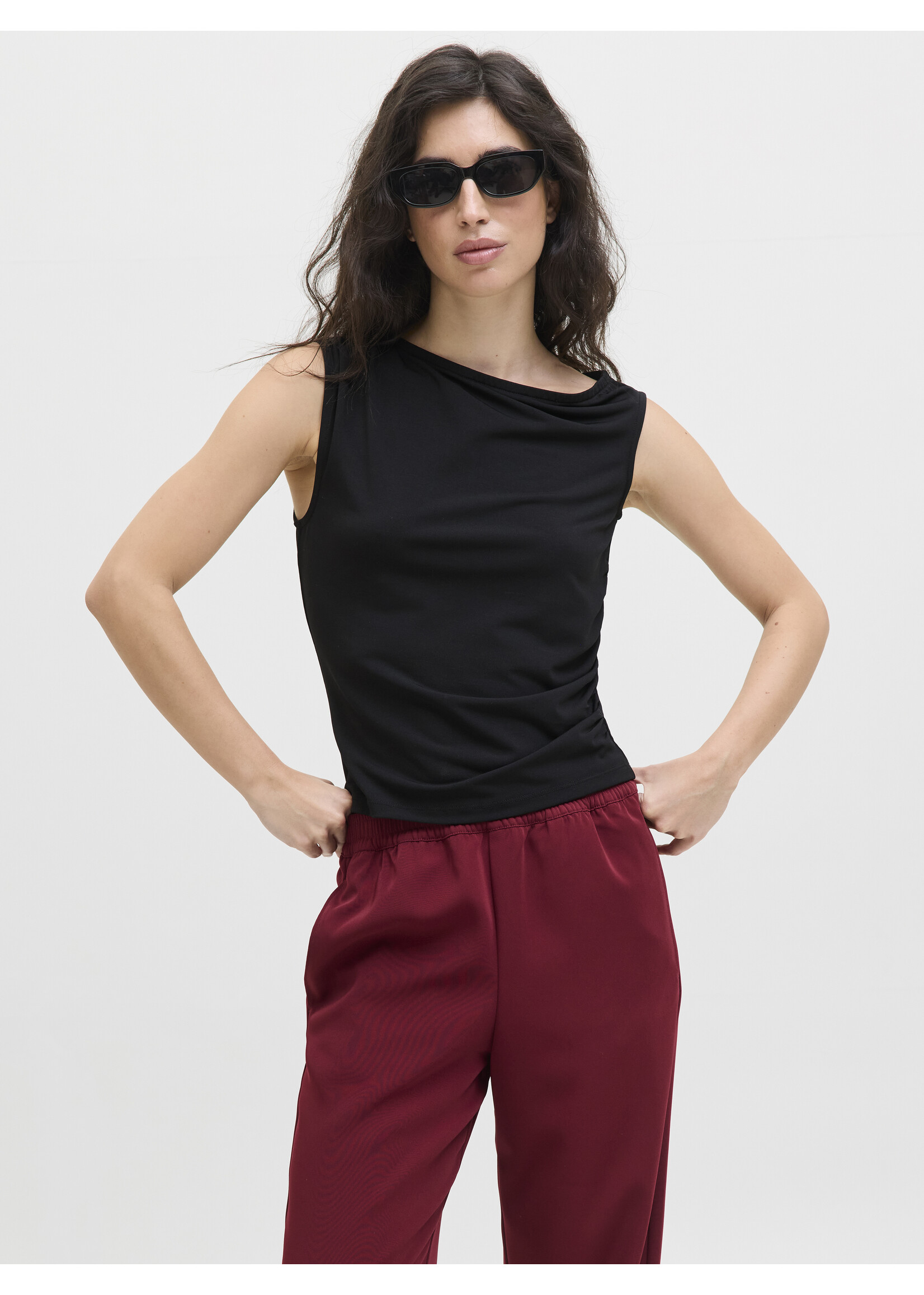 JXHOLLY ASYM TOP - BLACK