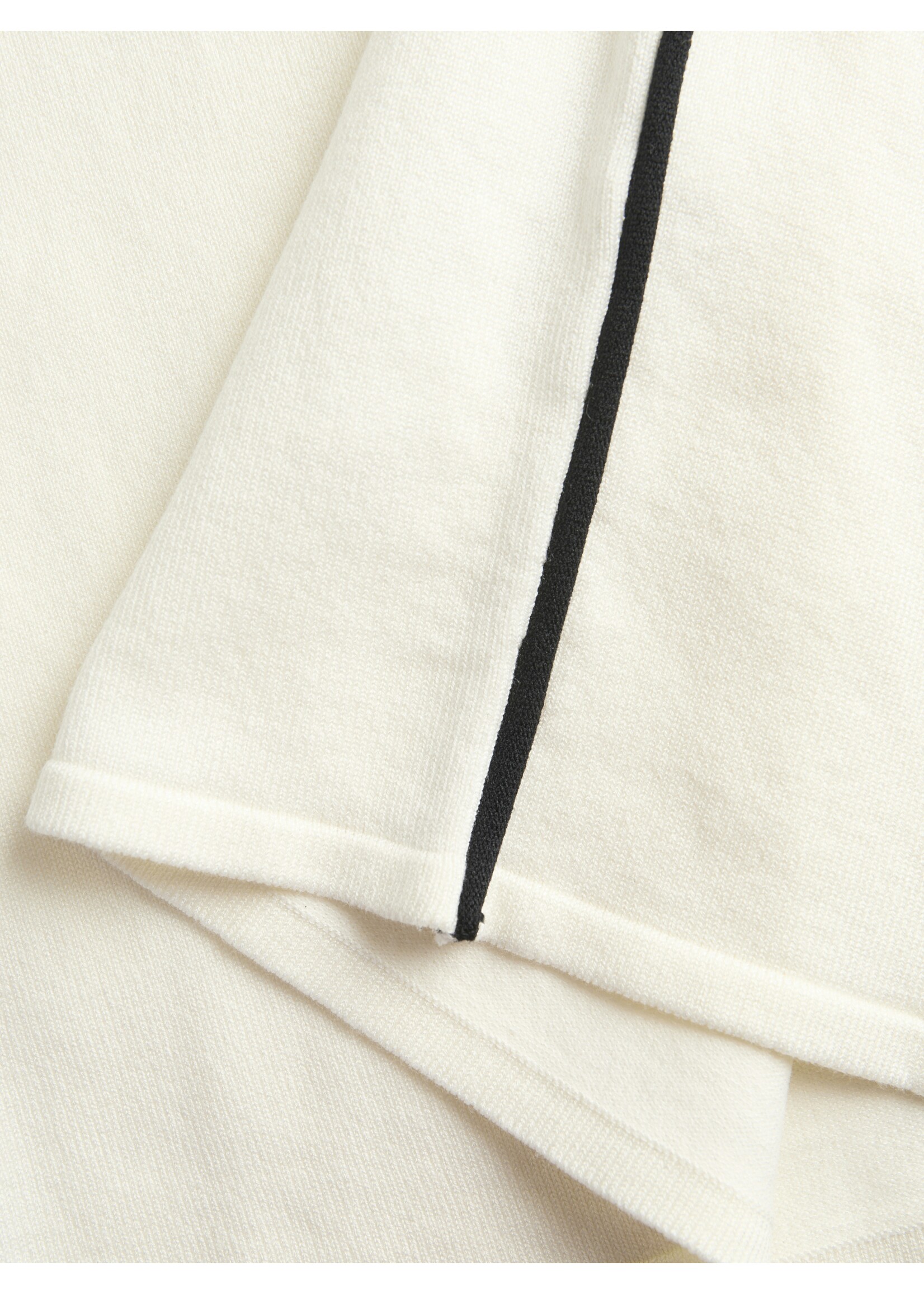JXEVELYN COMFY PIPING KNIT TOP - VANILLA