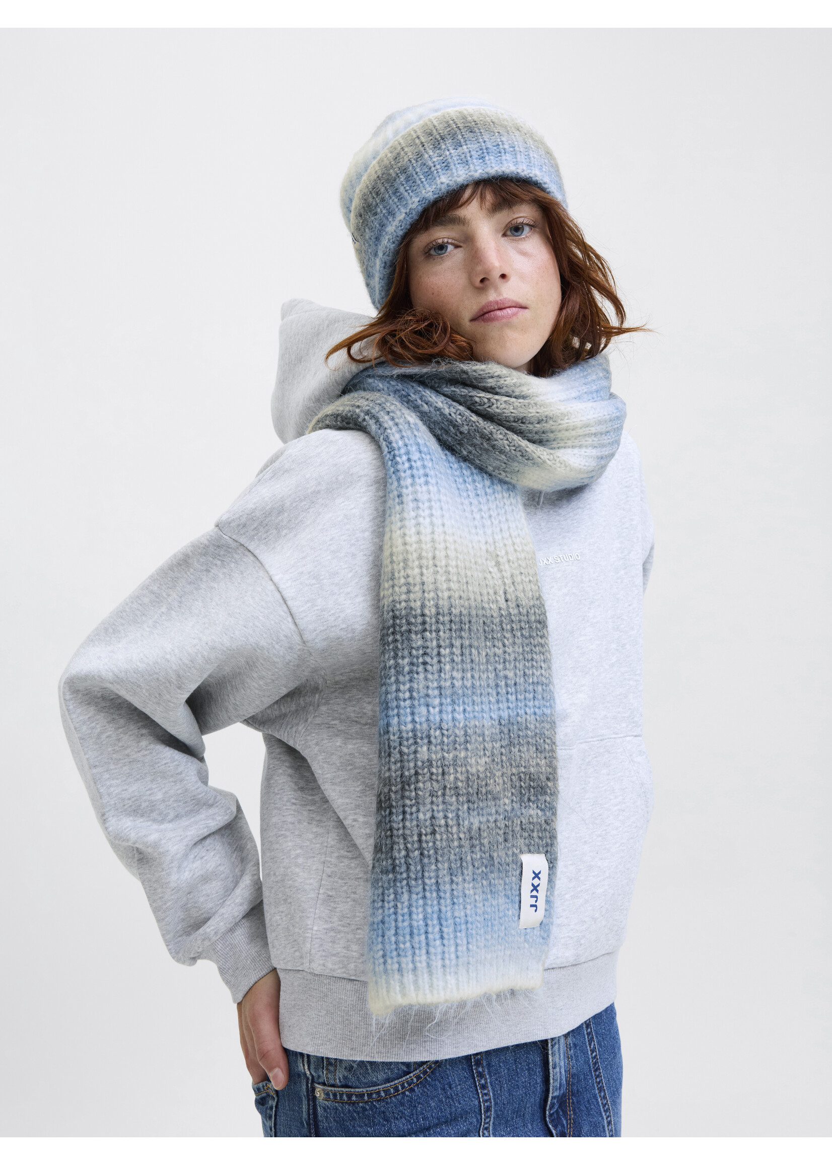 Copy of JXBERRY GRADIENT SCARF - VANILLA ICE