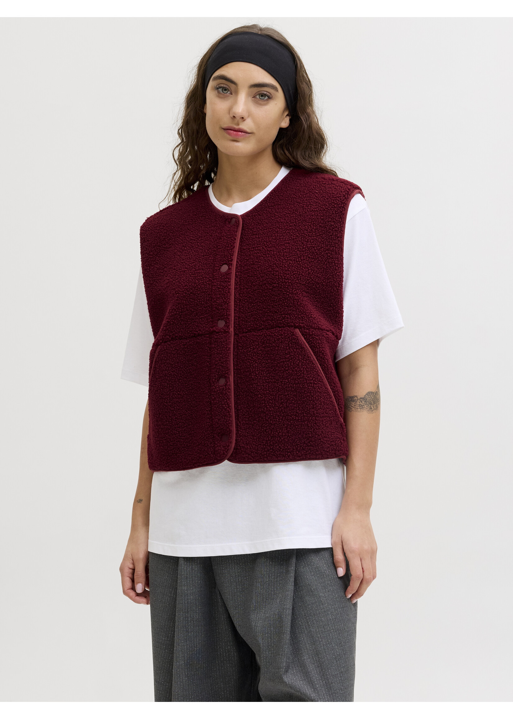 JXVERA TEDDY VEST - CABERNET