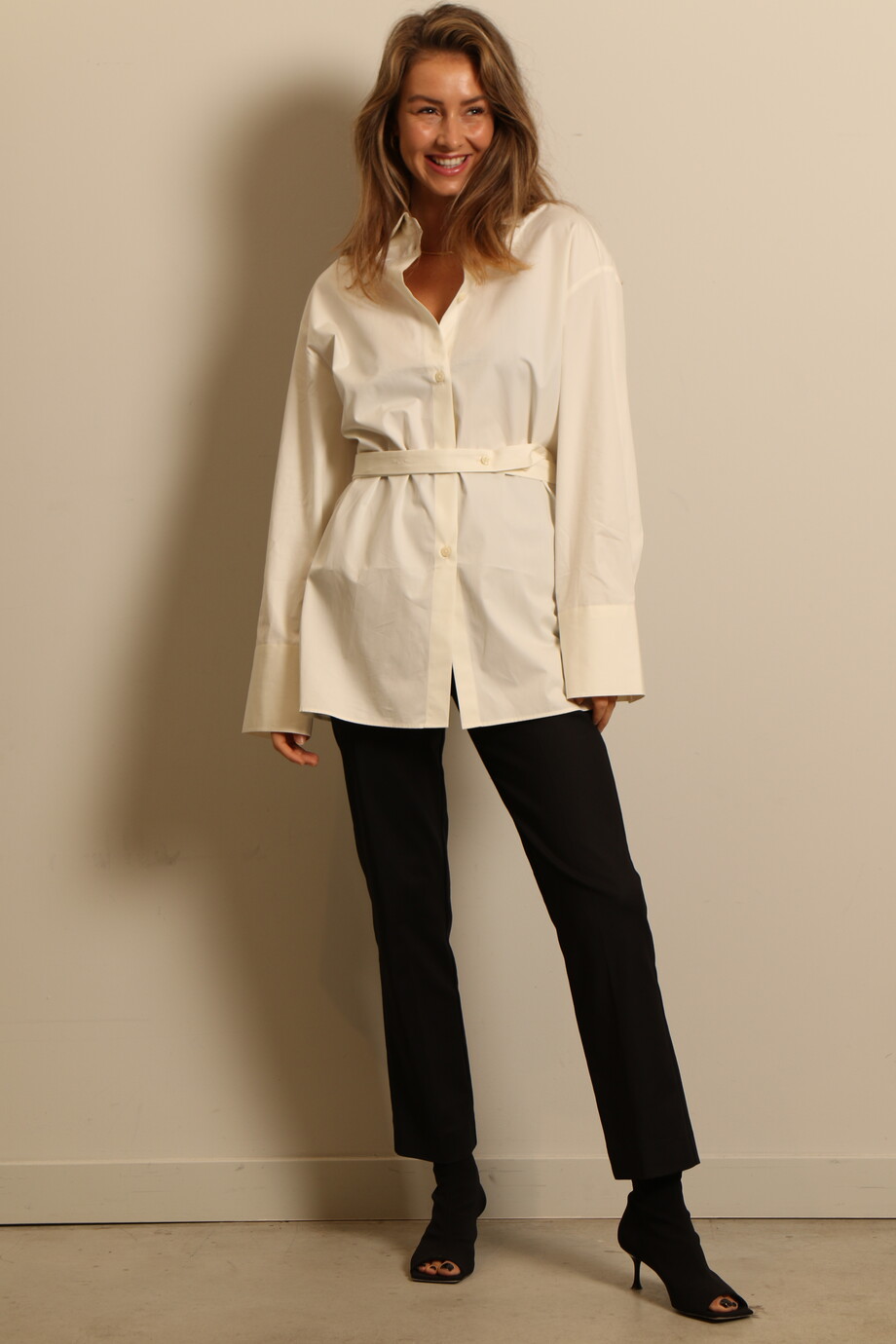 R HE blouse Open back shirt vanilla Bylotte
