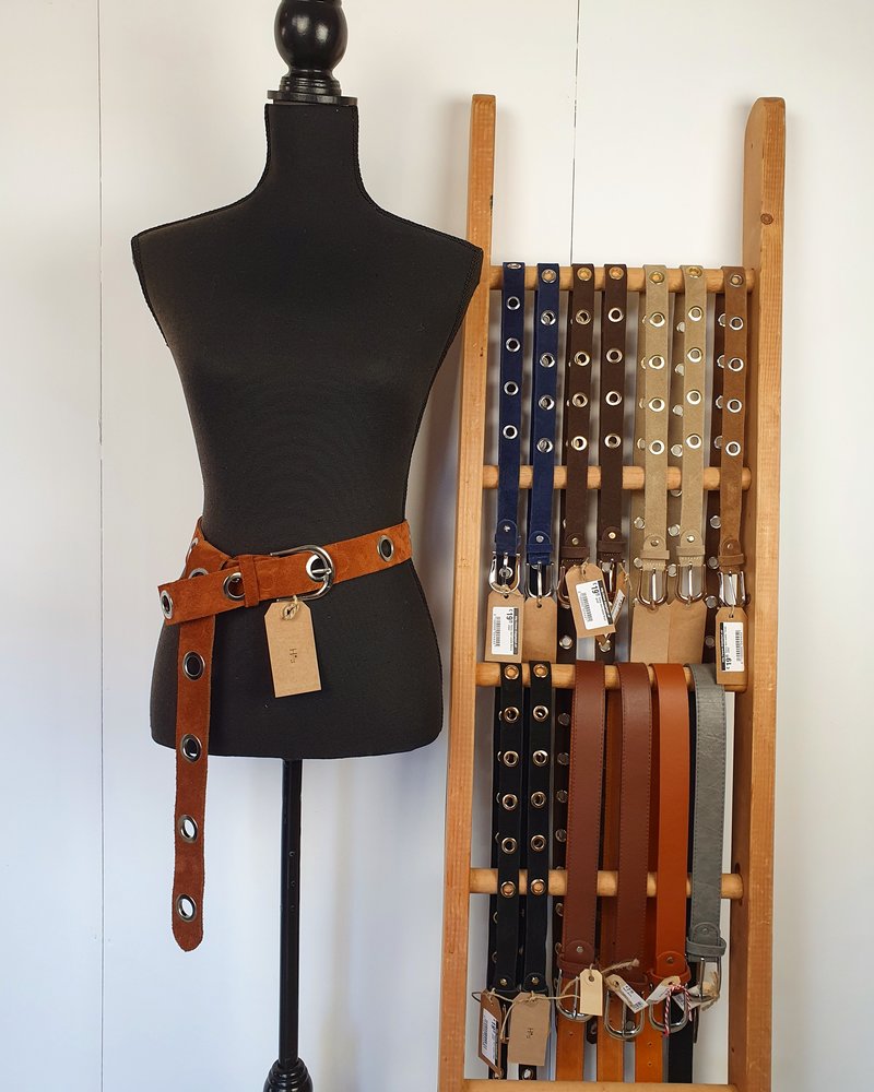 Avery suède riem breed