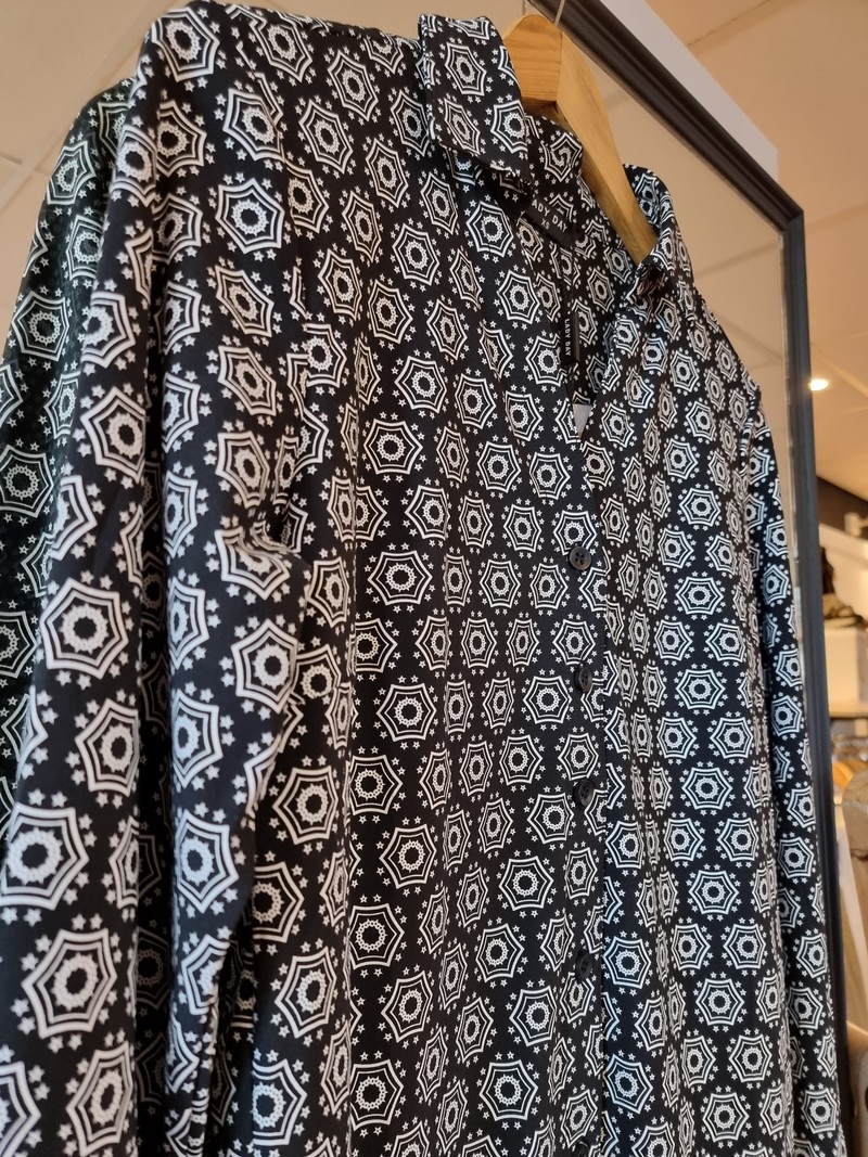 Blouse Shantionea in etnic minimal black/offwhite