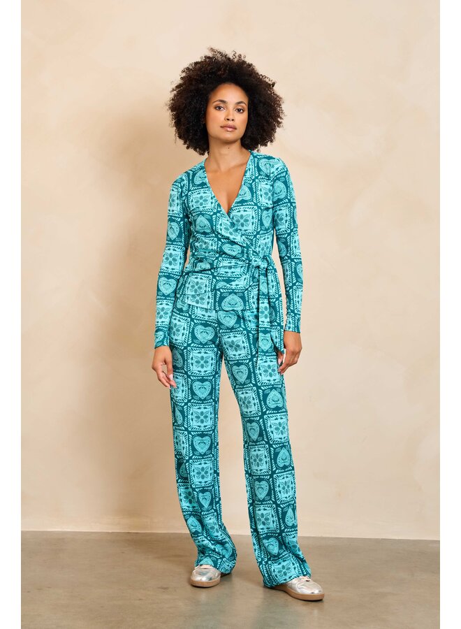 Top Aven teal hearts