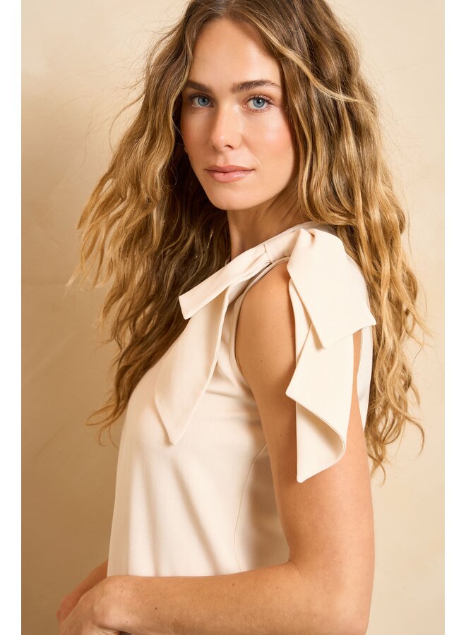 Top Yael white
