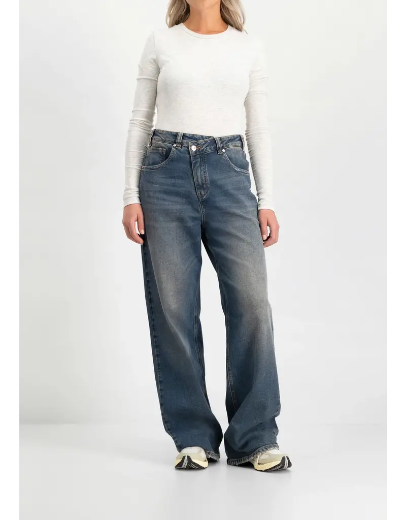 Circle of Trust Circle of Trust April Snowstr. Blue