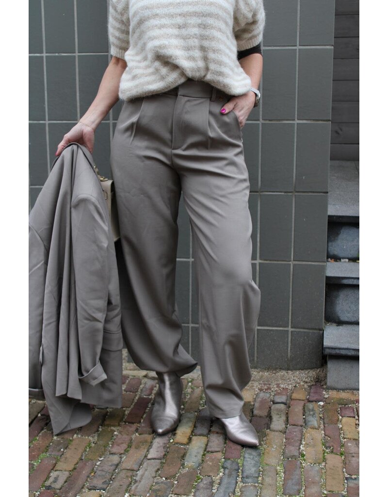 Feel Fashion Feel Pant. Barrel Taupe