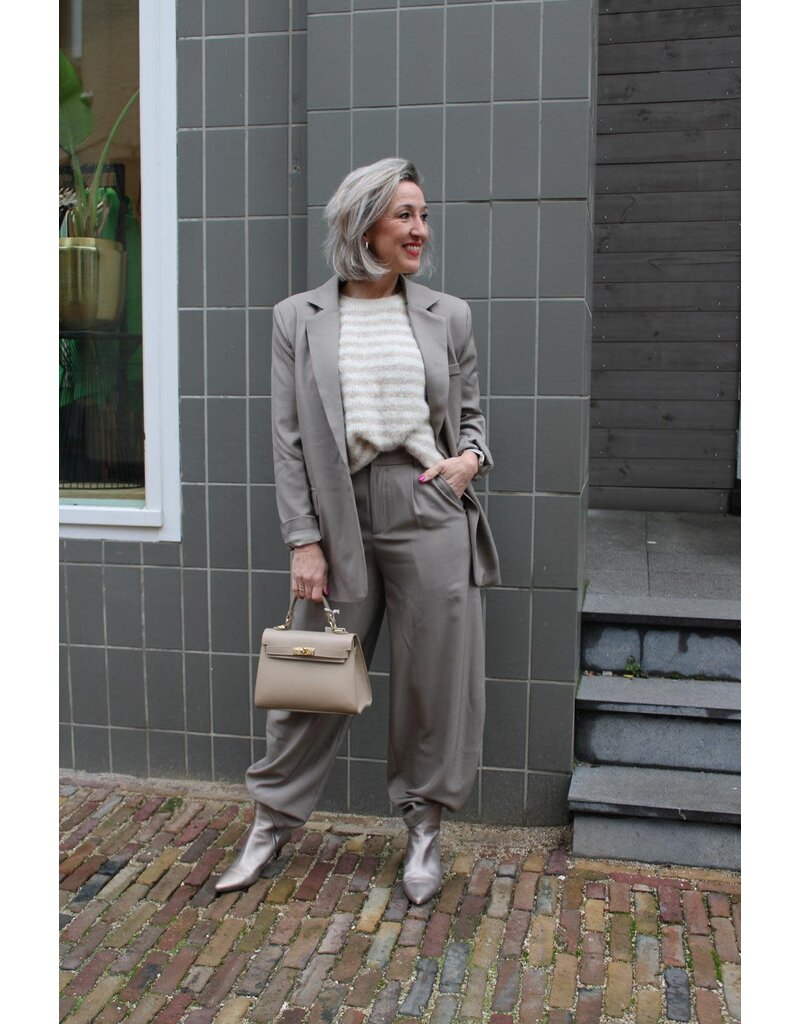 Feel Fashion Feel Pant. Barrel Taupe