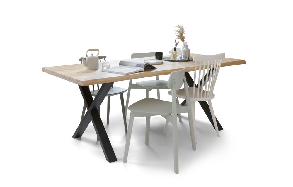 Industriele Eikenhout Salon of Eetkamertafel Fabrio met stalen X-Frame