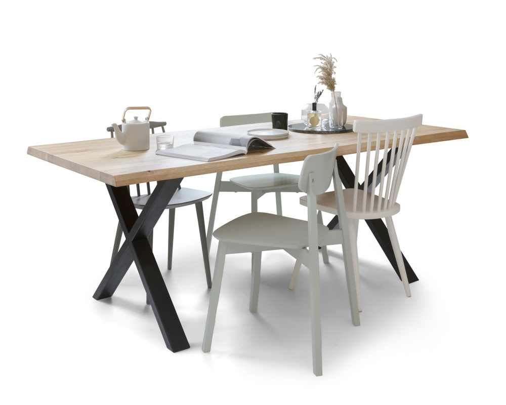 Industriele Eikenhout Salon of Eetkamertafel Fabrio met stalen X-Frame