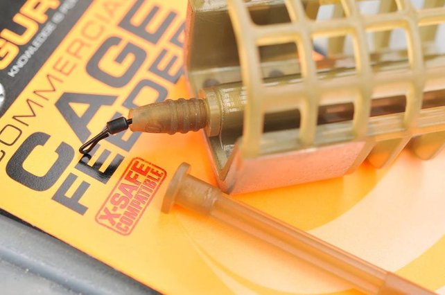 GURU - Commercial Cage Feeder