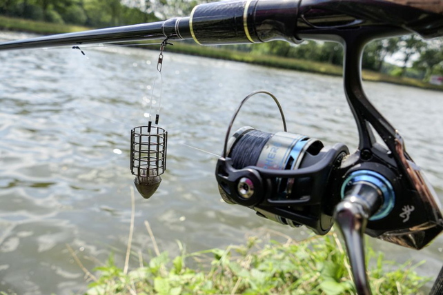 BROWNING - Xenos Wire Pro Cast Feeder BROWNING - Xenos Wire Pro Cast Feeder