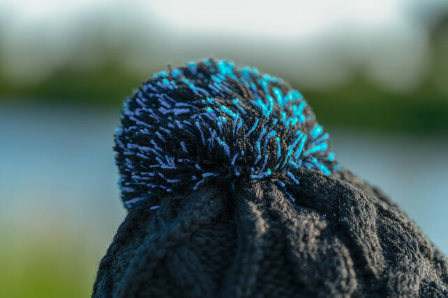 PRESTON - Knitted Bobble